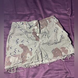 Sincerely Jules Camo Jean Skirt • Size 1/24